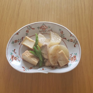 大根と厚揚げ　鶏肉の煮物